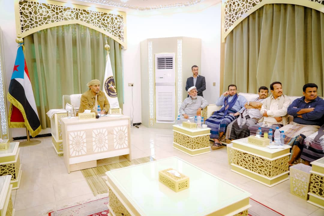 الرئيس الزُّبيدي يستقبل ممثلي شبوة في الجمعية الوطنية ومجلس المستشارين