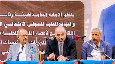 الرئيس الزُّبيدي يقوم بزيارة تفقدية لمحافظة لحج ويشارك في حضور اللقاء التشاوري الموسع 