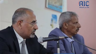 الرئيس الزُّبيدي يرأس اجتماعاً باللجنة الأمنية بلحج ويوجه بتسليم أمن طرق المحافظة لقوات الحزام