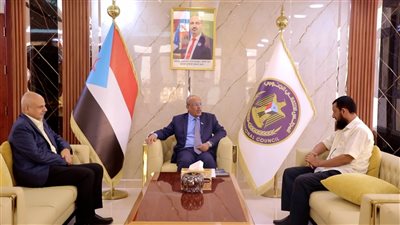 رئيس الجمعية الوطنية يطّلع على سير عمل المؤسسة الاقتصادية بالعاصمة عدن