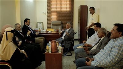 الهيئة الوطنية تدعم كلية الإعلام في جامعة عدن بأثاث وأجهزة تقنية 