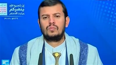 مليشيا الحوثي تهدد باستمرار استهداف الملاحة في البحر الأحمر 