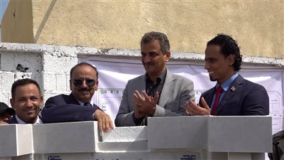 لملس وحُميد يضعان حجر الأساس لمشروع بناء الميناء البري بالعاصمة عدن