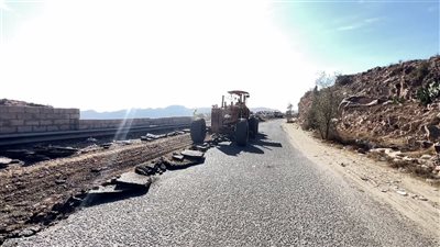 بدء أعمال صيانة طريق سوق السلام - لبعوس في لحج