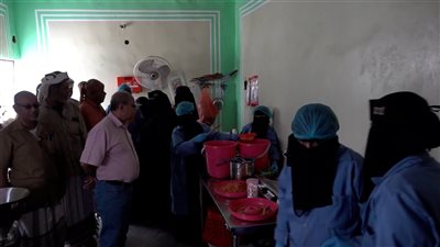 افتتاح معمل صلصة الطماطم والمخللات في مديرية تُبن بلحج 