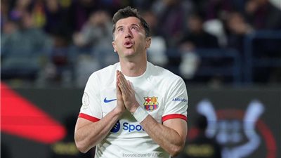 ليفاندوفسكي يعترف: أنا ضعيف.. وانطفأ بريقي في 2023