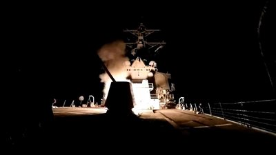 البحرية الأميركية تدمر صواريخ أطلقها الحوثيون باتجاه خليج عدن والبحر الأحمر