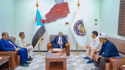 رئيس الجمعية الوطنية يطلع على سير عمل انتقالي حضرموت