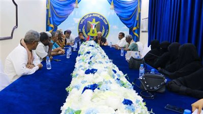 رئيس الجمعية الوطنية يلتقي باللجنة النقابية للمعلمين الجنوبيين بحضرموت