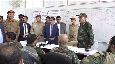 البحسني يطّلع على سير عملية التدريس بالكلية الحربية ومعهد تأهيل القادة والأركان