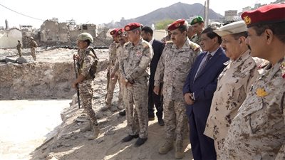 البحسني يزور وزارة الدفاع وهيئة العمليات المشتركة في القاعدة الإدارية