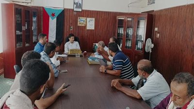 مدير عام البريقة يوقع محاضر تسليم مواقع 9 مشاريع خدمية 