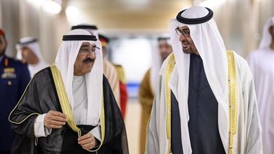 أمير الكويت يصل الإمارات والشيخ محمد بن زايد في مقدمة مستقبليه