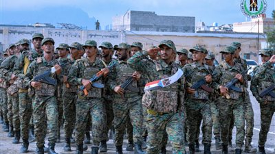 قوات الحزام الأمني بعدن تحتفي بتخرج دفعة جديدة بمهارات قتالية عالية “تقرير