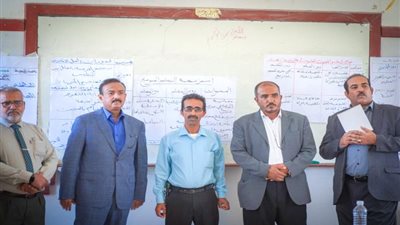 المحافظ بن الوزير يطلع على برامج تدريب مائة معلم ومعلمة في شبوة 