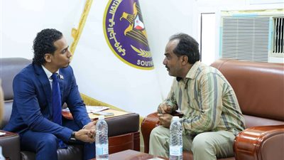 السقاف والزهري يناقشان الوضع الخدمي والمعيشي للمواطنين في خورمكسر