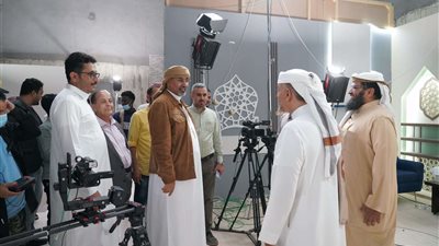 الرئيس الزُبيدي يتفقد سير العمل بقطاع الإذاعة والتلفزيون ويشيد بخارطته الرمضانية