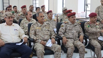 كلية القيادة والأركان تناقش البحوث الفردية لمنح درجة الماجستير لمنتسبيها 