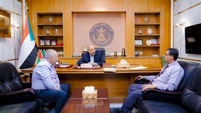 الرئيس الزُبيدي يطّلع على أوضاع المرافق الصحية بالعاصمة عدن ومحافظة لحج