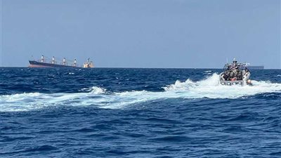 هجوم لمليشيا الحوثي على ناقلة غاز بصاروخ باليستي شرق العاصمة عدن