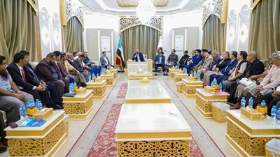 لقاءات الرئيس الزُبيدي مع القيادات السياسية والمجتمعية والقبلية.. توطيد للعلاقات وبحث تطورات المرحلة 