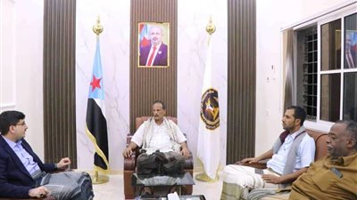  القميري يلتقي رئيس تنفيذية انتقالي المهرة ويؤكد على أهمية تطوير العمل الإداري