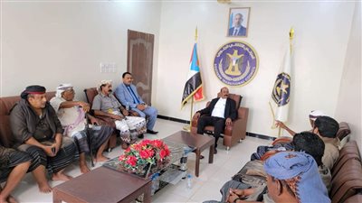 رئيس تنفيذية انتقالي شبوة يلتقي عددًا من مشايخ ومقاومة أبناء قبائل لقموش