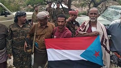 تنفيذية انتقالي سباح أبين تتفقد الخطوط الأمامية لجبهة طَسّة