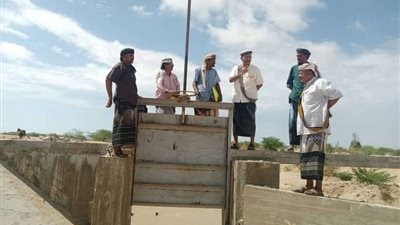 انتقالي أحور والسلطة المحلية يتفّقدان منشآت الري في المديرية