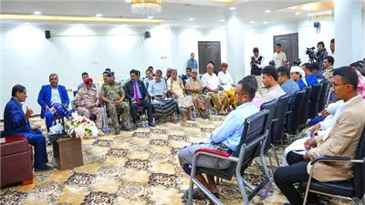 البحسني يوجّه بإطلاق حملة إعلامية واسعة احتفالاً بذكرى تحرير المكلا من الإرهاب