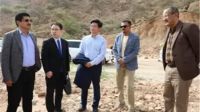 وفد من حضرموت والسفارة الصينية يطلع على أضرار المنخفض الجوي