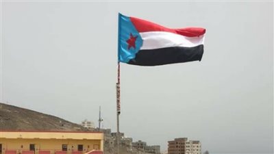 تدشين حملة رفع علم الجنوب على المؤسسات الحكومية بالمكلا 