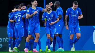 الهلال يحقق فوزاً مهماً على الفتح ويقترب من لقب الدوري السعودي 