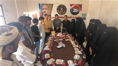 تكريم رئيس انتقالي أبين نظير جهوده لدعم الشباب بالمحافظة