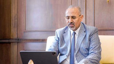 عاجل.. الرئيس الزُبيدي والسفير الأمريكي يبحثانِ مستجدات الأوضاع الإنسانية والسياسية في بلادنا