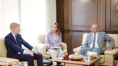 عاجل.. الرئيس الزُبيدي يستقبل مبعوث الأمين العام للأمم المتحدة ونائبه