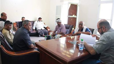 نائب رئيس تنفيذية انتقالي حضرموت يشيد بجهود لجنة الزواج الجماعي الثامن بشحير وضواحيها