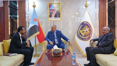 الرئيس الزُبيدي يطّلع على سير العمل في وزارة التربية والتعليم