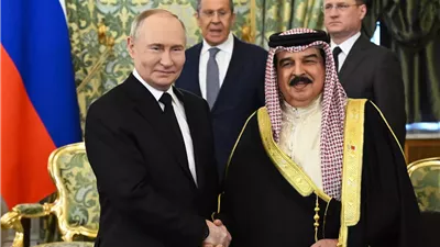 الرئيس الروسي يبحث مع ملك البحرين العلاقات الثنائية والقضايا الدولية
