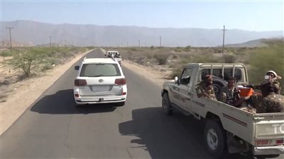 لجنة من وزارة الدفاع تزور مدينة لودر وتطلع على الوضع في جبهة ثرة