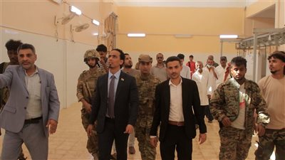 السقاف يطلع على تجهيزات مؤسسة المسالخ لتوزيع أضاحي العيد بعدن 