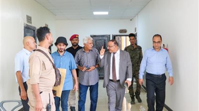 وزير النقل يتفقد مستوى الانضباط الوظيفي بديوان الوزارة عقب اجازة عيد الاضحى