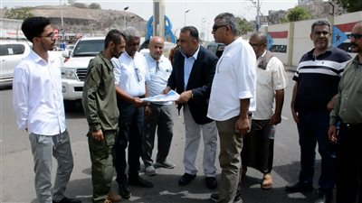 مدير عام التواهي يدشن مشروع إعادة تأهيل خط مياه الفتح