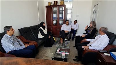 الوكيل الشبحي ورئيس المؤسسة الطبية يناقشان القضايا المتعلقة بالقطاع الصحي