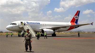 على متن طائرة مدنية.. رحلة سرية للحوثيين إلى بيروت لنقل أسلحة وخبراء إيرانيين