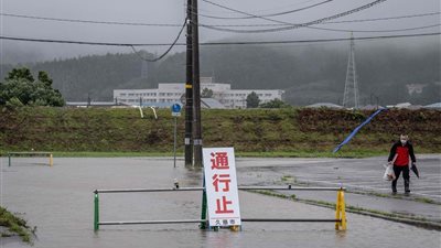 إعصار يضرب شمال اليابان وتحذيرات من انهيارات أرضية وفيضانات