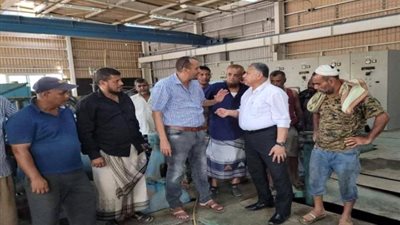 أمين عام محلي عدن يطلع على إنجاز مؤسسة المياه لصيانة محطة البرزخ