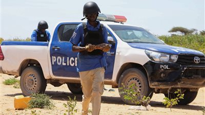 مقتل 10 أشخاص بينهم أفراد أمن في تفجير انتحاري بمقديشو