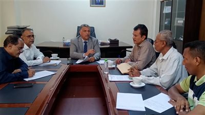 تحذيرات من مخاطر السفن المتهالكة على حركة الملاحة والبيئة بعدن