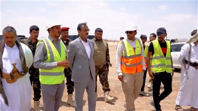 محافظ شبوة يدشن أعمال أول مشروع للطاقة الشمسية بالمحافظة